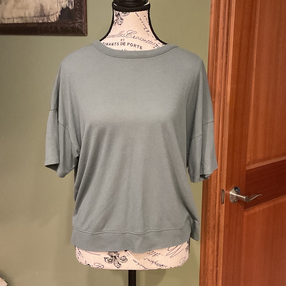 American Eagle Outfitters Short Sleeve Top in Soft Green, Sz XS